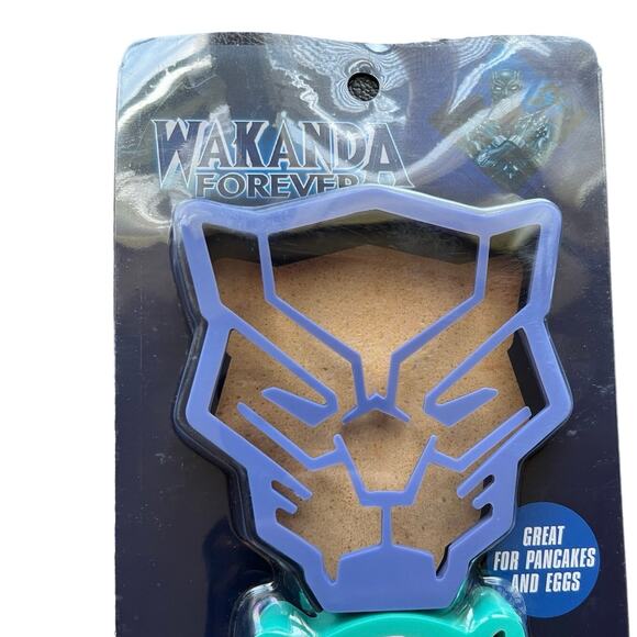 Wakanda Forever 3 Pack Silicone Breakfast Mold, Pancakes, Eggs Cookware - Picture 2 of 4